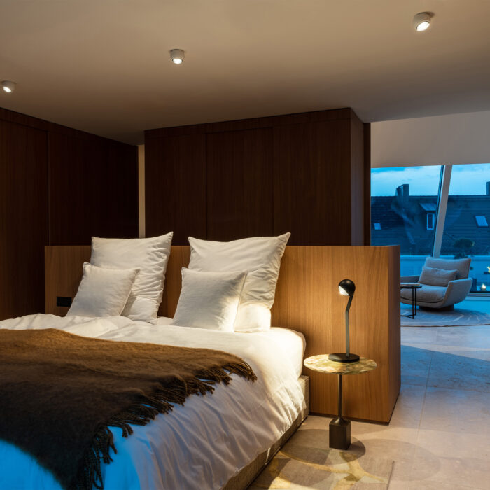 Io Long Table Lamp - Image 4